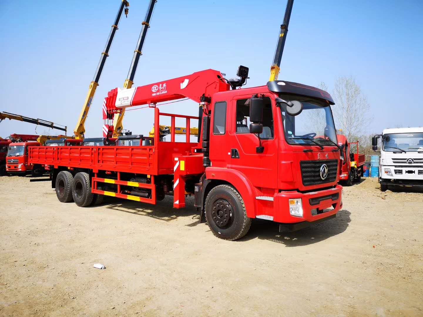 隨車吊 多功能隨車起重運(yùn)輸車的全面解析