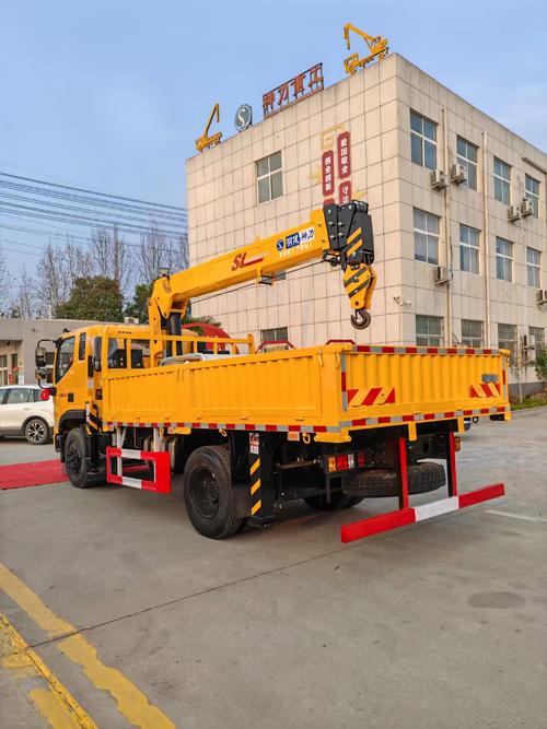 還在為隨車吊性能不夠強(qiáng)而苦惱？國六福田瑞沃大金剛單橋6.3噸隨車吊助你破局