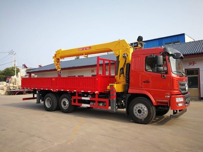 宇洋隨車吊廠家專業(yè)出售隨車吊，歡迎來電咨詢